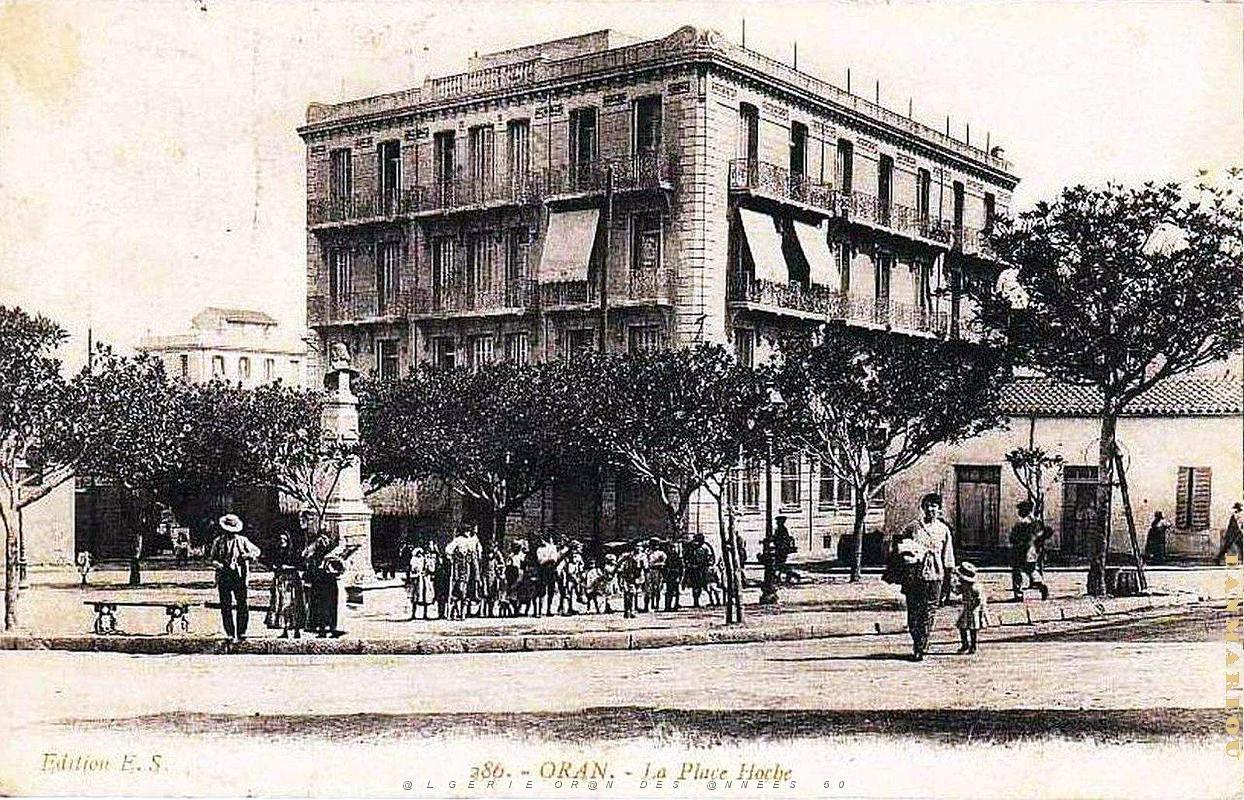2831- Oran - Place Hoche.jpg